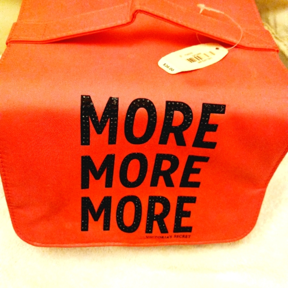 NWT VS PINK(MORE MORE MORE) TTQVEL MAKEUP CASE